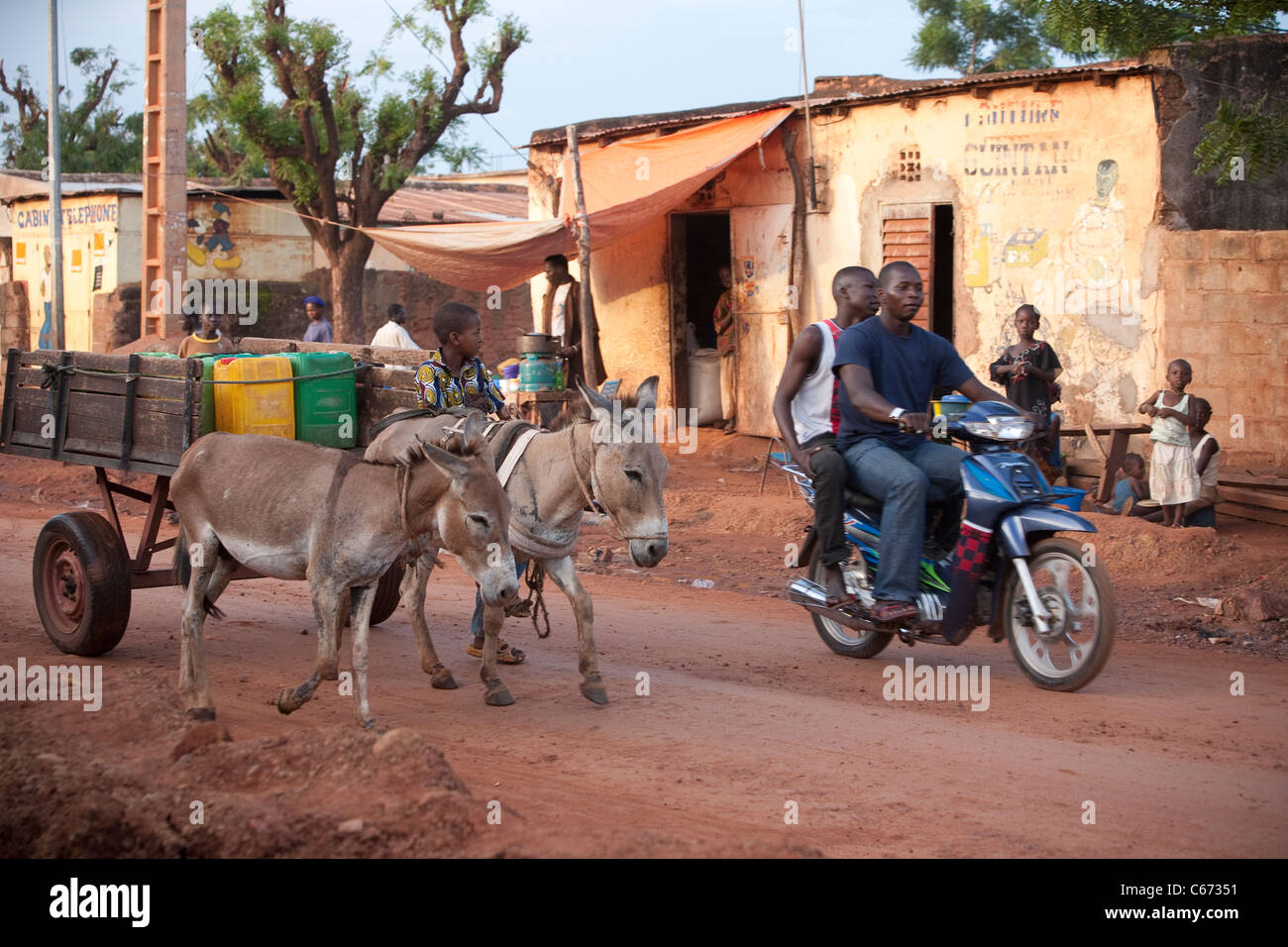 Donkey cart in streets hi-res stock photography and images - Alamy