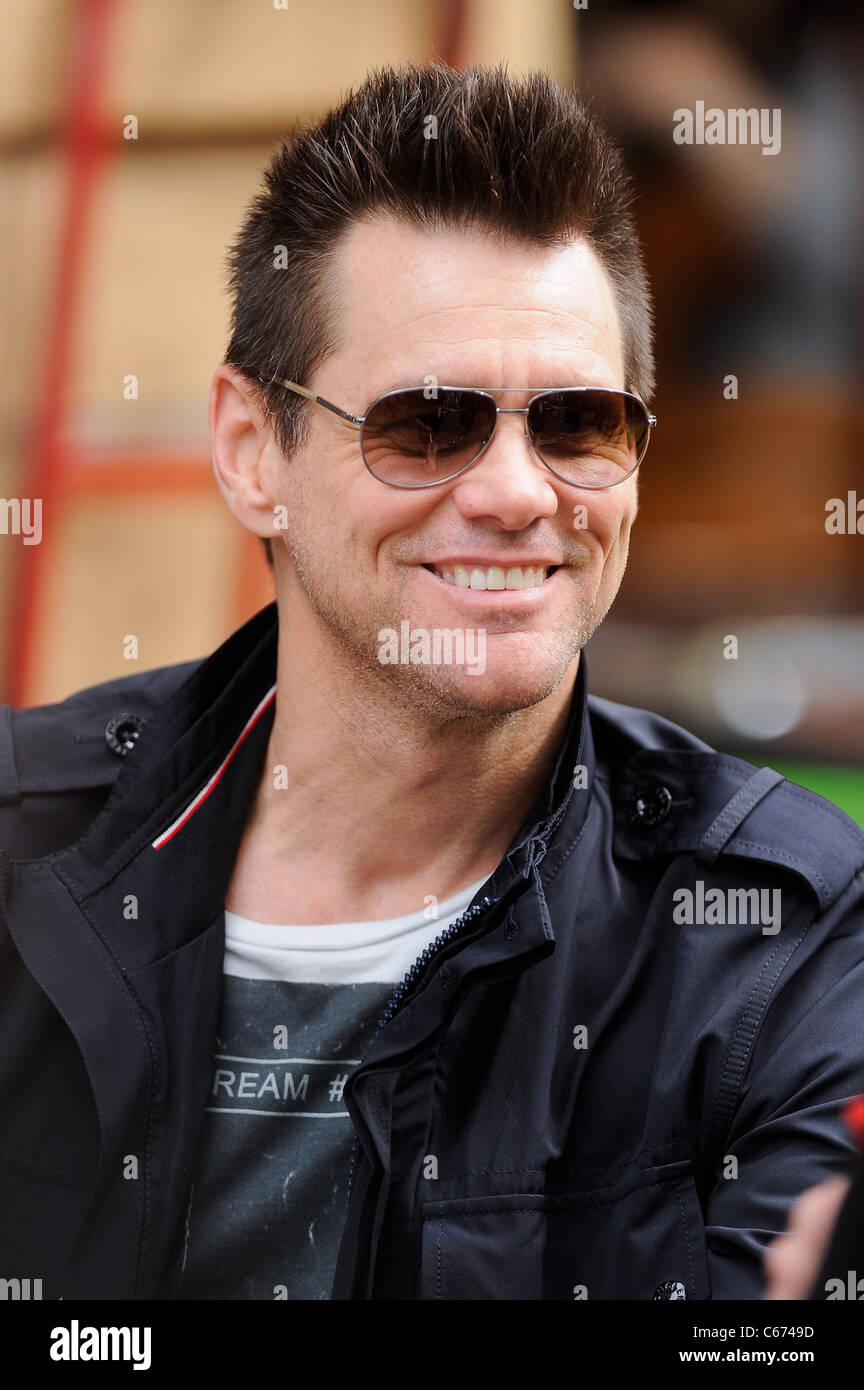 Jim Carrey, dines at Bar Pitti out and about for CELEBRITY CANDIDS ...