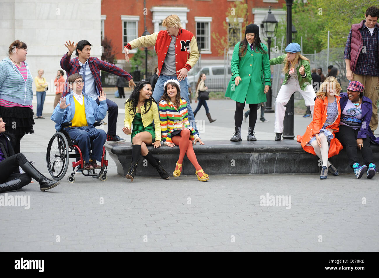 Cast Of Glee On Location For Glee Season 2 Filming On Location In Stock Photo Alamy