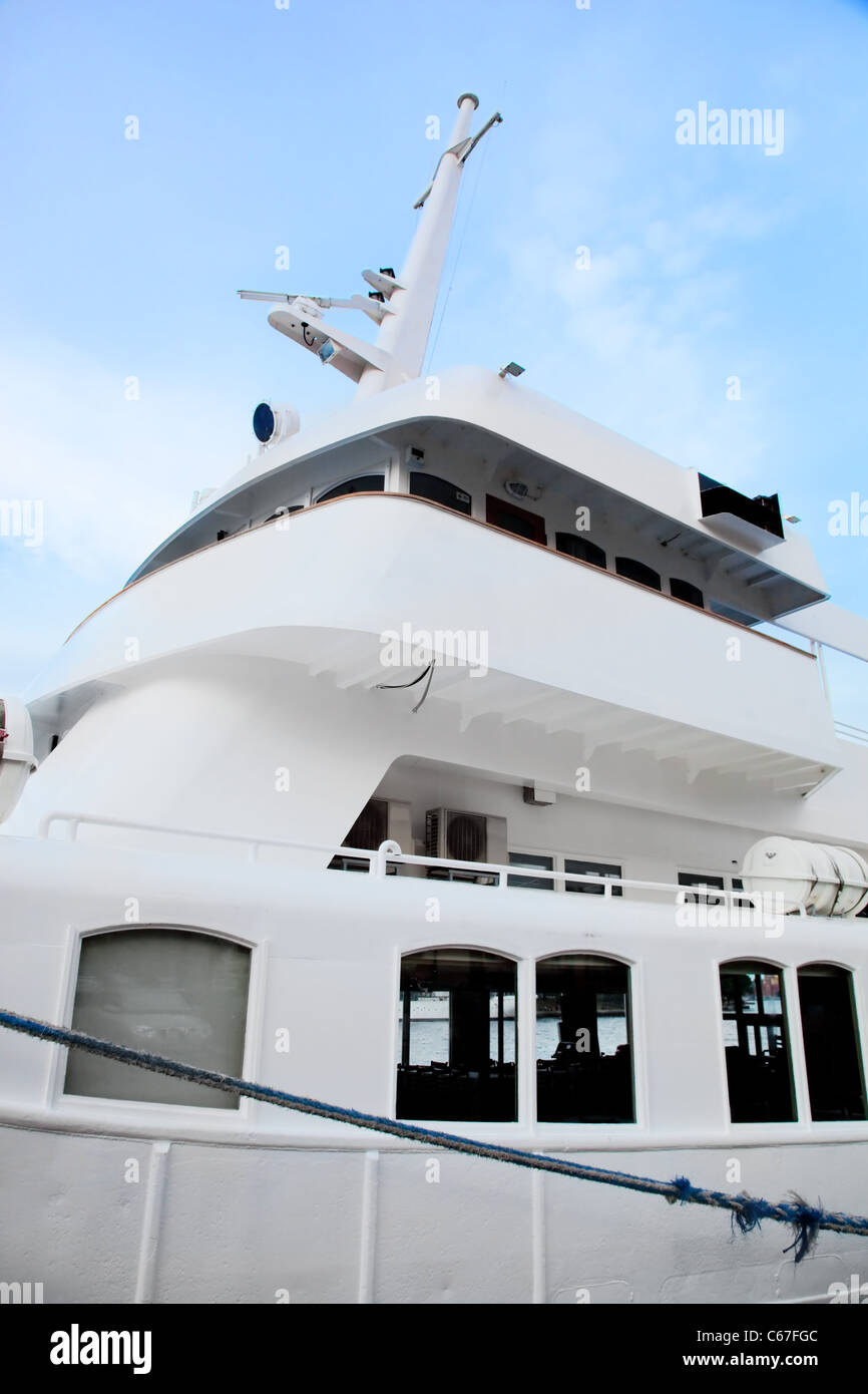 White cruise boat hi-res stock photography and images - Alamy