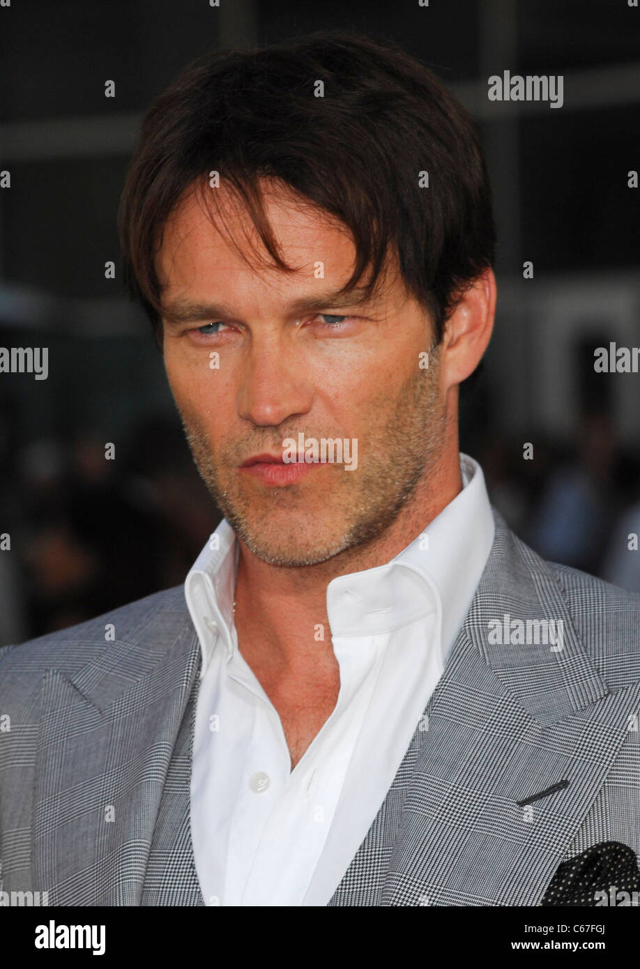 Stephen Moyer at arrivals for TRUE BLOOD Season Four Premiere on HBO, Arclight Cinerama Dome, Los Angeles, CA June 21, 2011. Photo By: Elizabeth Goodenough/Everett Collection Stock Photo
