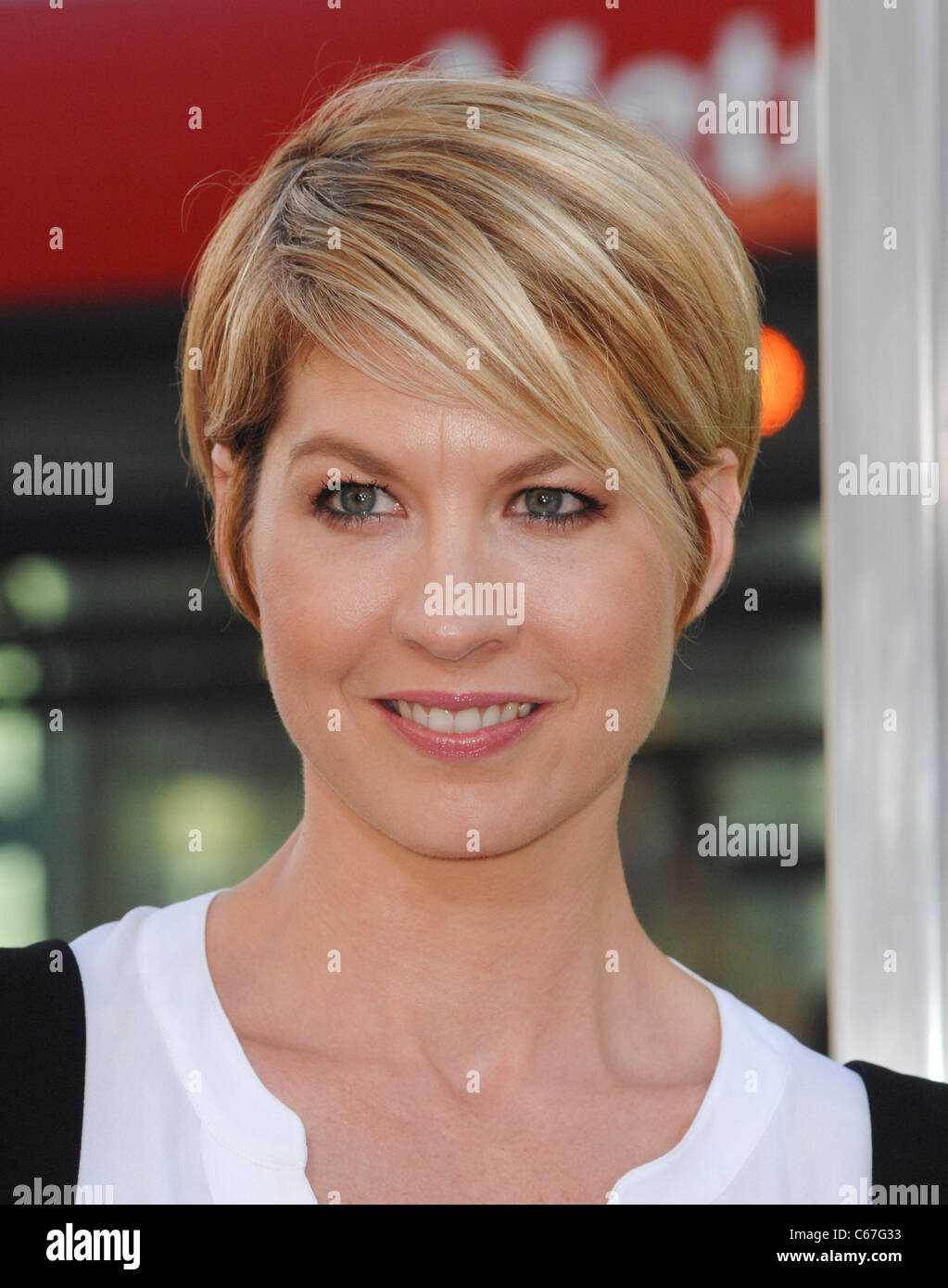 Jenna Elfman at arrivals for HORRIBLE BOSSES Premiere, Grauman's Chinese Theatre, Los Angeles, CA June 30, 2011. Photo By: Elizabeth Goodenough/Everett Collection Stock Photo