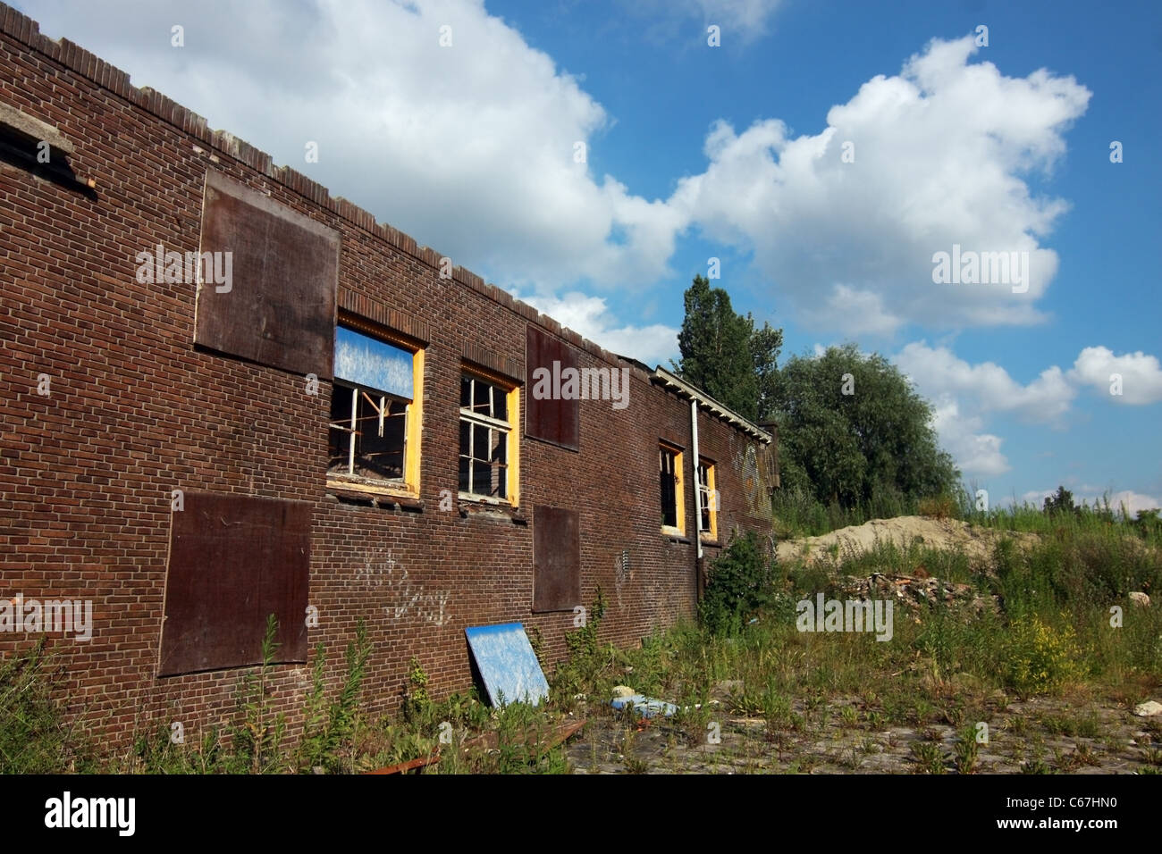 House sky clouds hi-res stock photography and images - Alamy