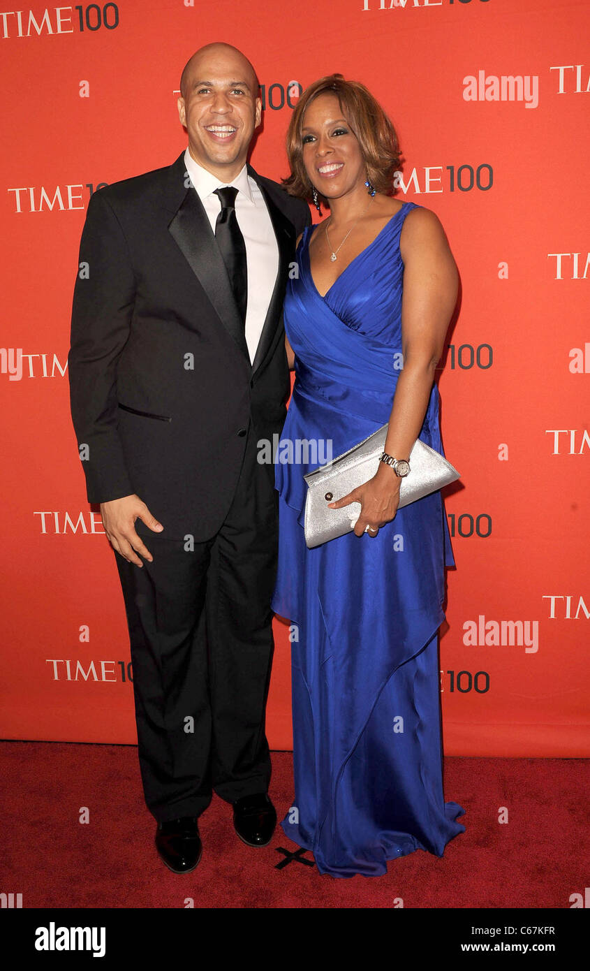 Cory Booker, Gayle King at arrivals for TIME 100 GALA, Frederick P. Rose Hall - Jazz at Lincoln Center, New York, NY April 26, 2011. Photo By: Kristin Callahan/Everett Collection Stock Photo