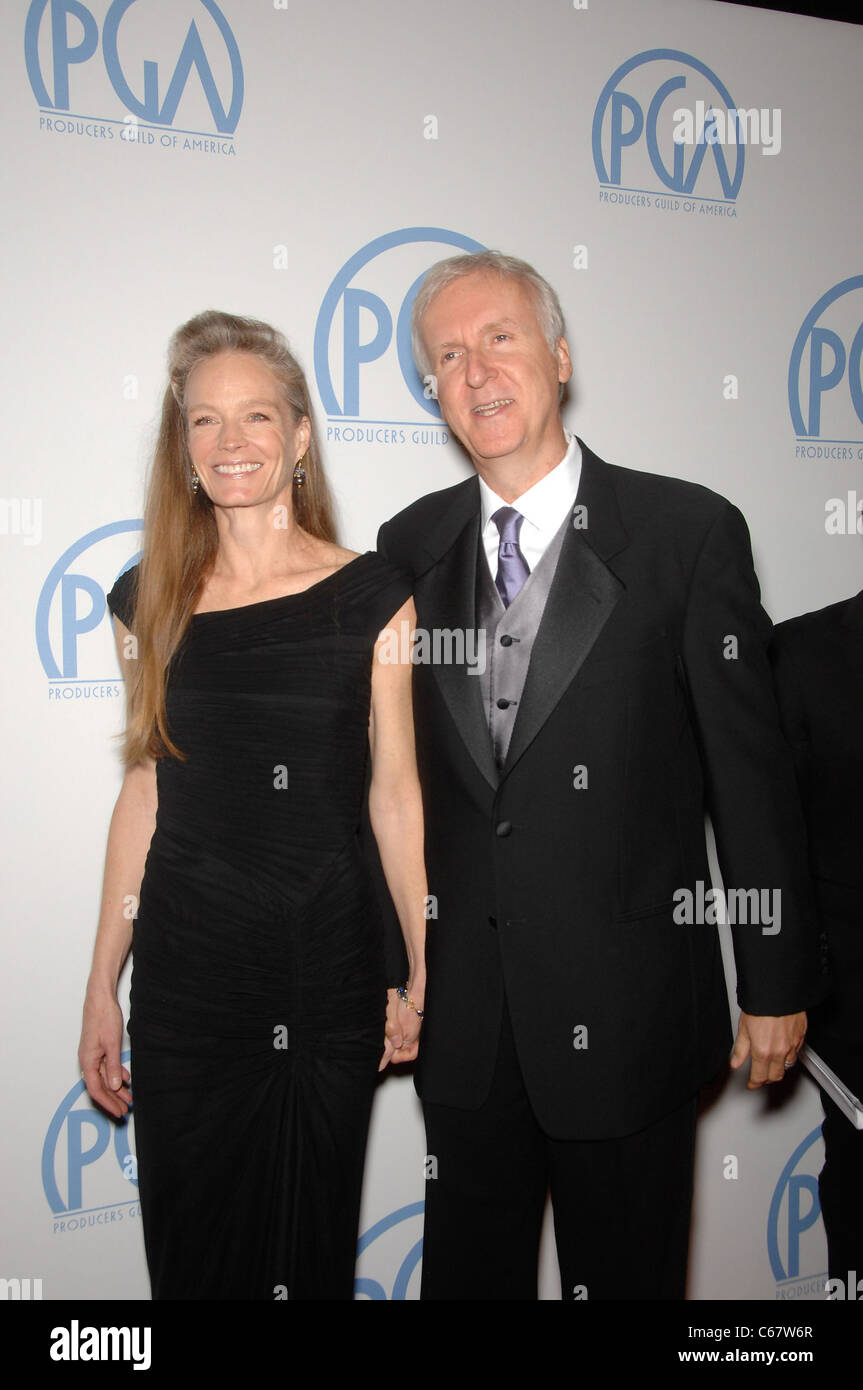 Suzy Amis, James Cameron at arrivals for 22nd Annual Producers Guild of America PGA Awards, Beverly Hilton Hotel, Beverly Hills, CA January 22, 2011. Photo By: Michael Germana/Everett Collection Stock Photo