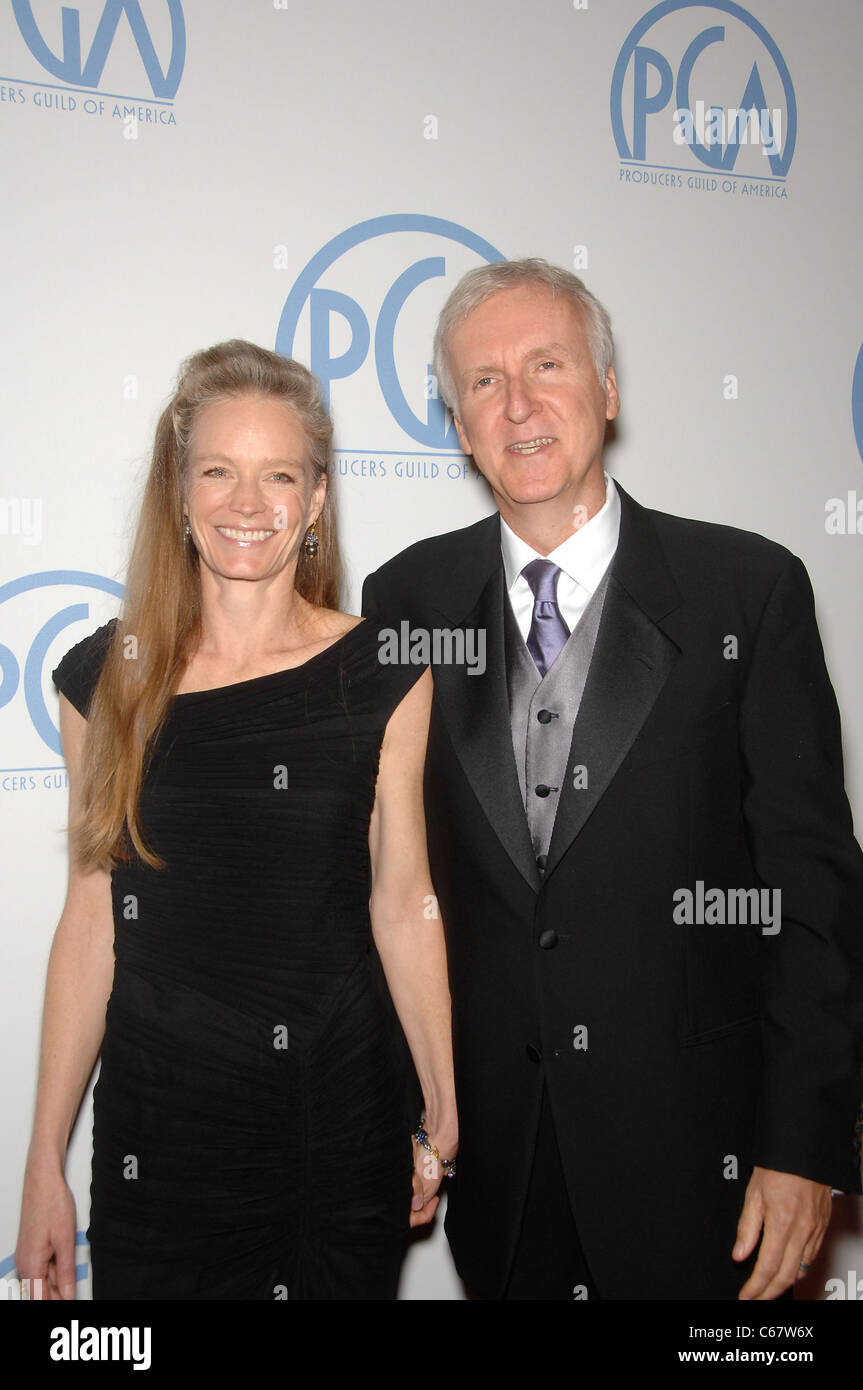 Suzy Amis, James Cameron at arrivals for 22nd Annual Producers Guild of America PGA Awards, Beverly Hilton Hotel, Beverly Hills, CA January 22, 2011. Photo By: Michael Germana/Everett Collection Stock Photo