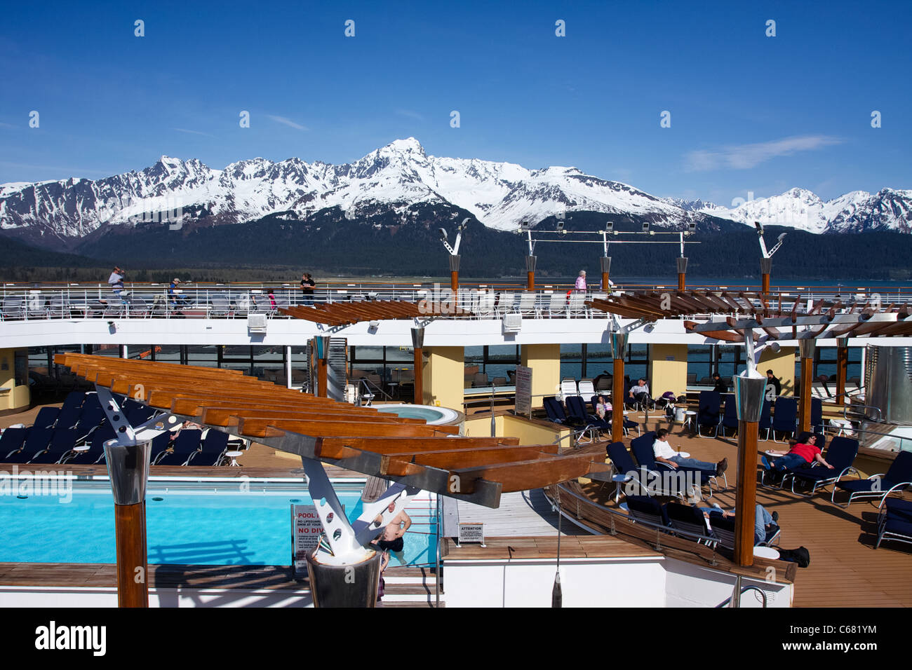 Cruise ship passengers deck chair hi-res stock photography and images ...