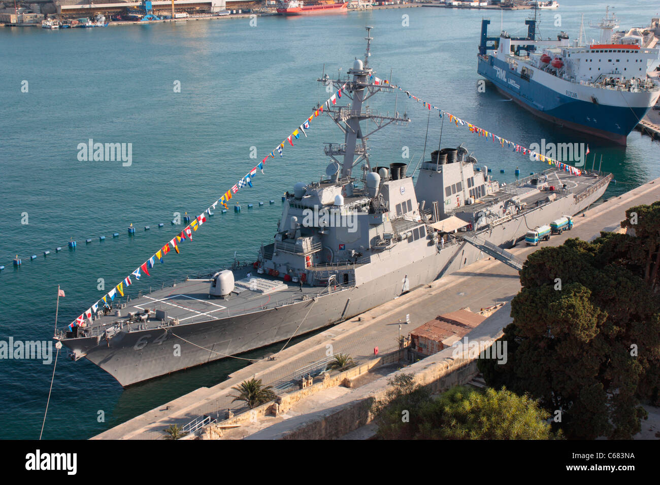 The US Navy destroyer USS Carney in Malta's Grand Harbour Stock Photo