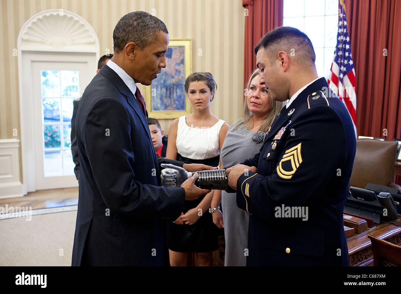 Sergeant First Class Leroy Arthur Petry, U.S. Army, shows President Barack  Obama a plaque with the names of the fallen Rangers from the 75th Regiment  on his prosthetic arm, during a meeting