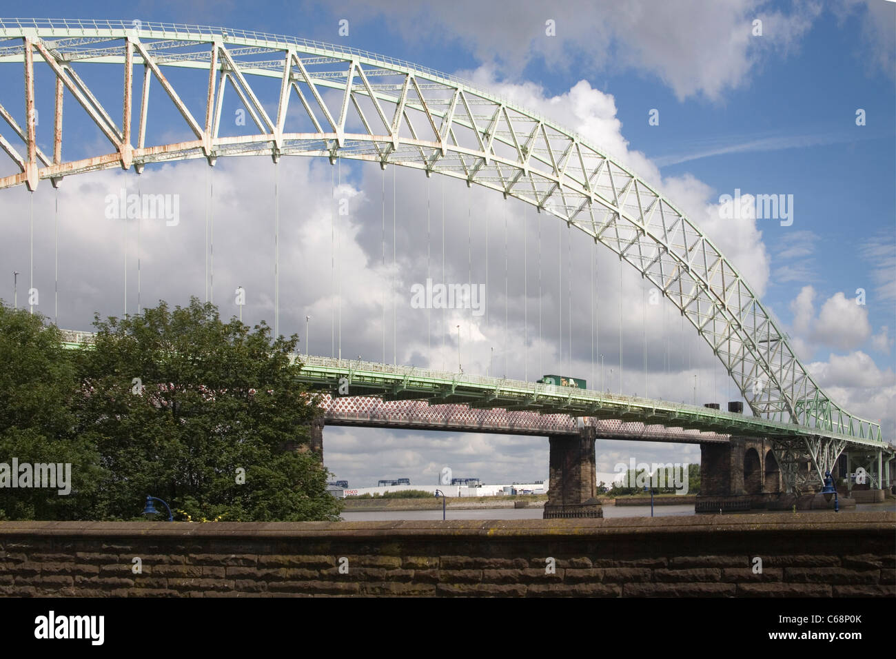 bridge to widnes at runcorn an the wirral Stock Photo