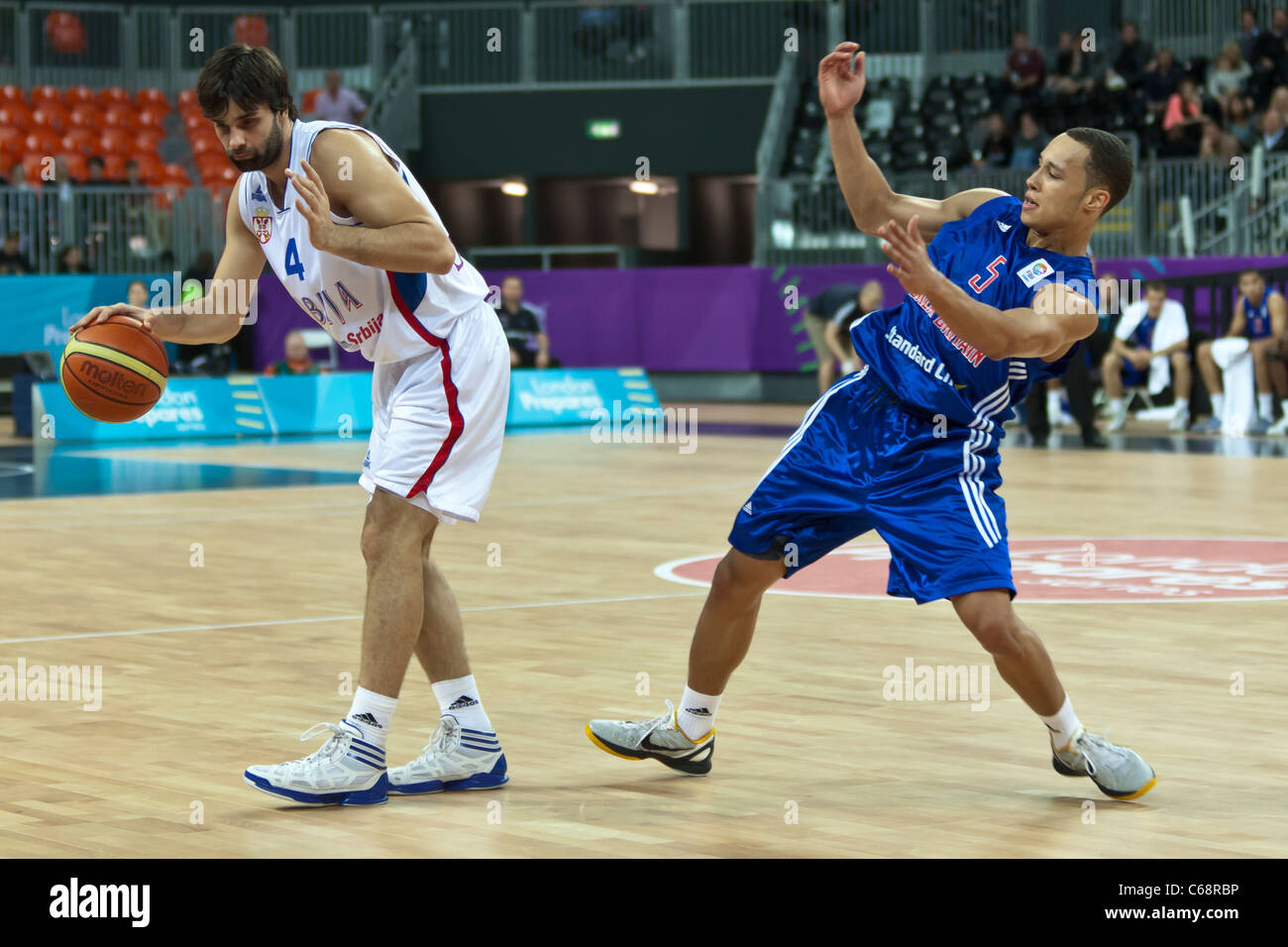 Miloš Teodosić (4) and Andrew Lawrence (5), Serbia v Great Britain ...