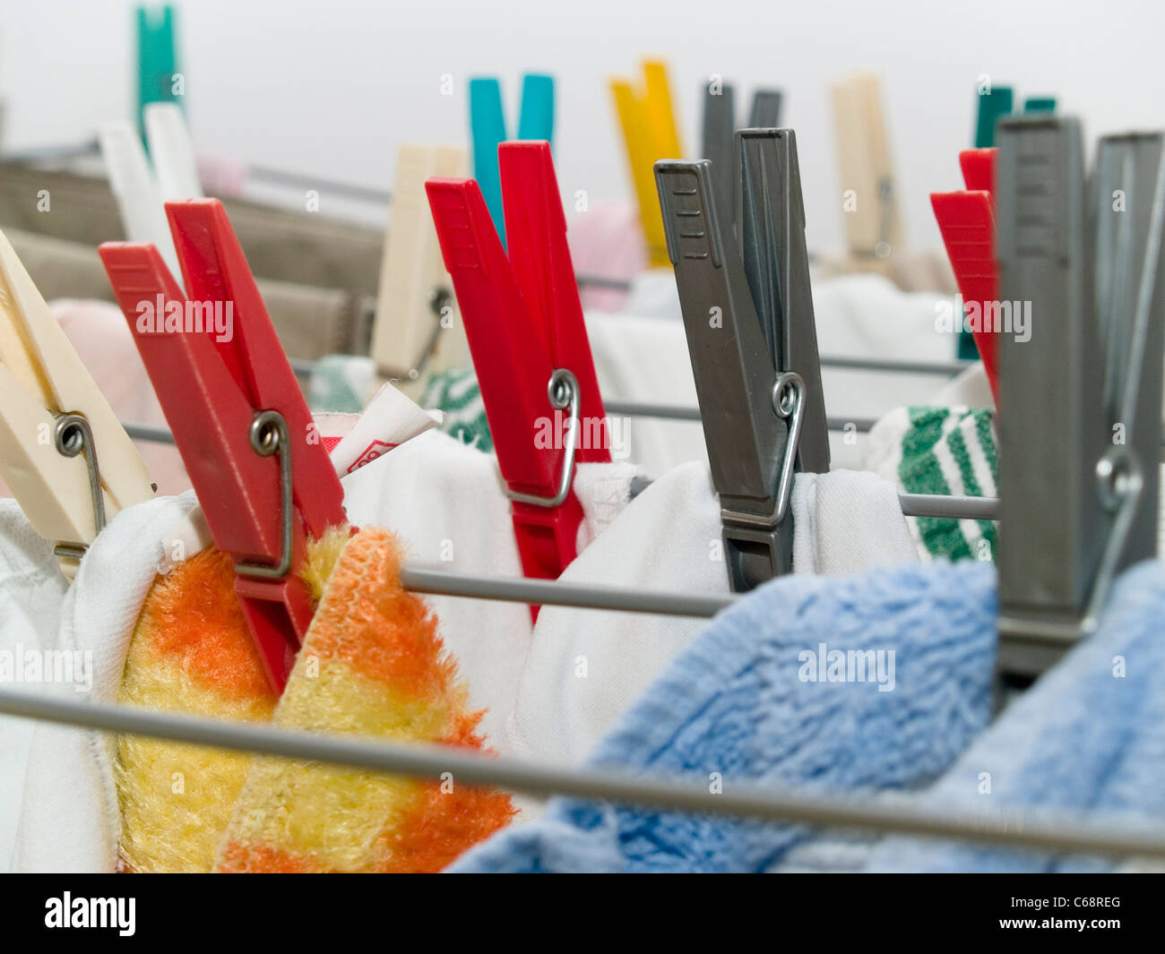 Wäsche hängt festgeklammert auf dem Wäscheständer | laundry hangs clipped on the clothes horse Stock Photo