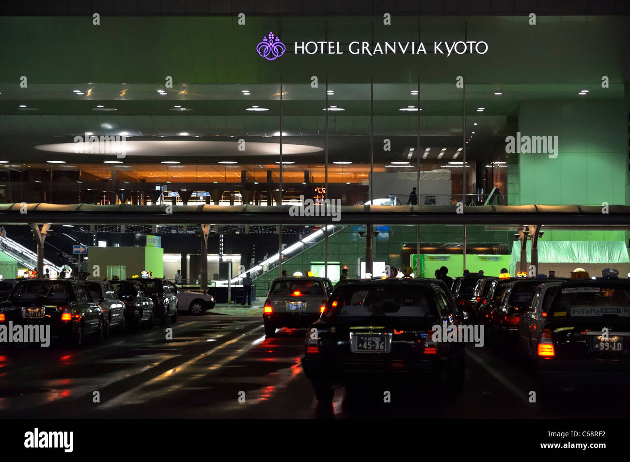 The main entrance to the Granvia Kyoto Hotel, Japan JP Stock Photo