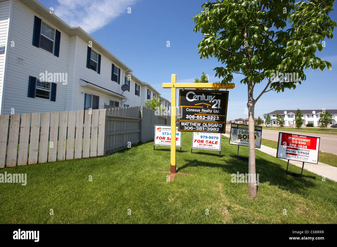 Various real estate agent signs hires stock photography and images Alamy