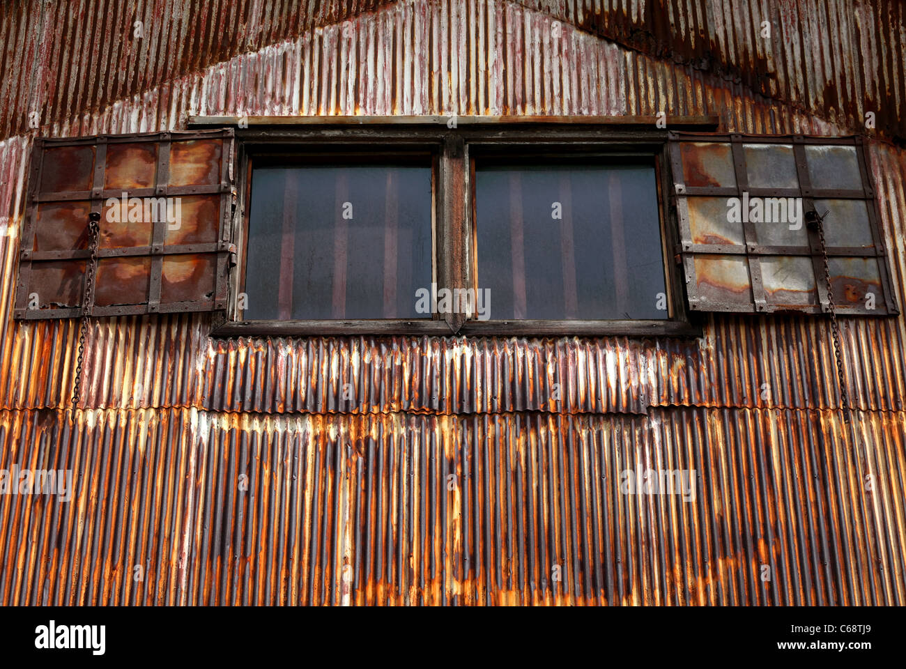 Rusted Metal Wall in old abandoned barn Stock Photo - Alamy