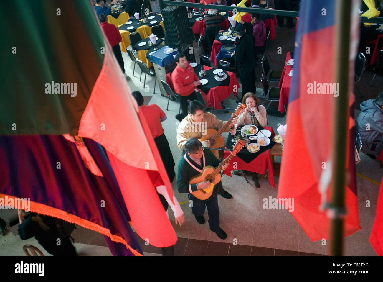 Men playing guitars at Augusto restaurant, Mercado Central Santiago de Chile Stock Photo