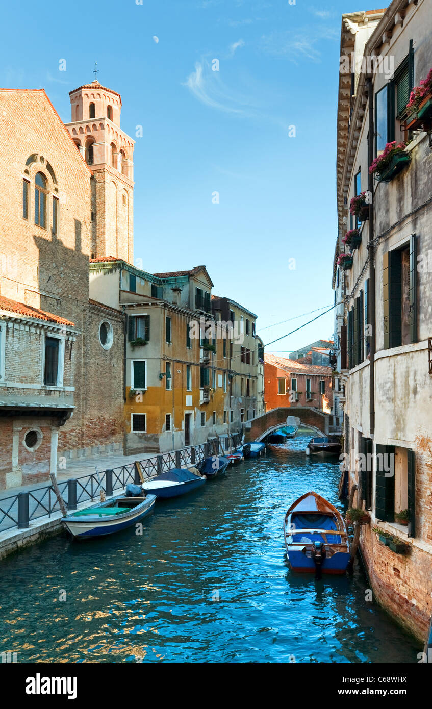 Nice summer venetian canal view (Venice, Italy Stock Photo - Alamy