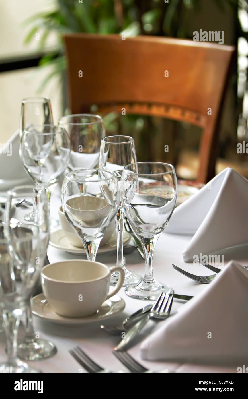 Dinner seating hi-res stock photography and images - Alamy