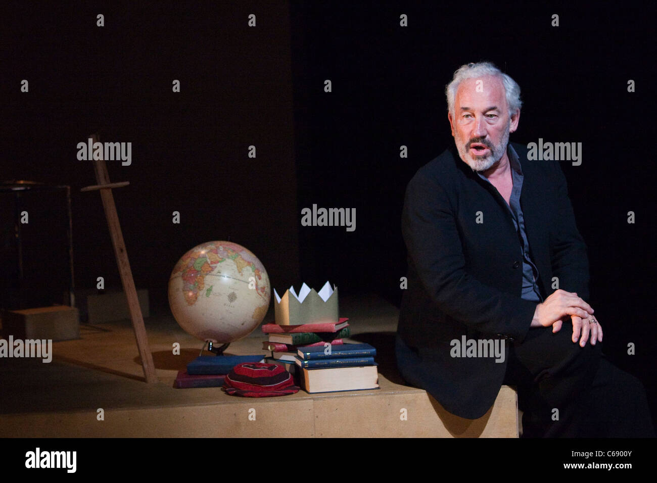 Actor Simon Callow performing in the one-man play 'Being Shakespeare' at the Trafalgar Studios, London Stock Photo