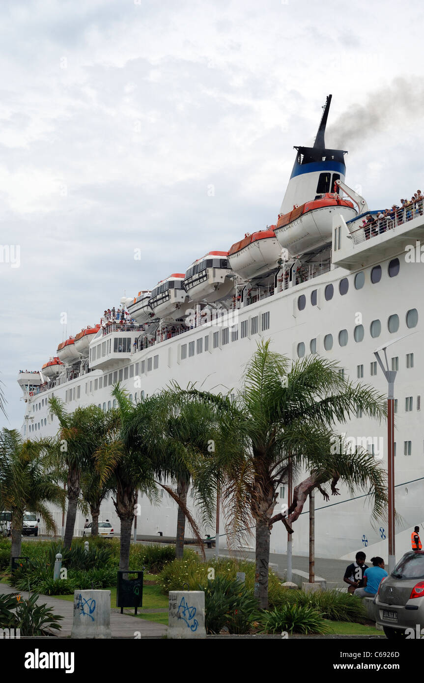 Cruise Ship Arrival At Noumea Harbor Stock Photo Alamy
