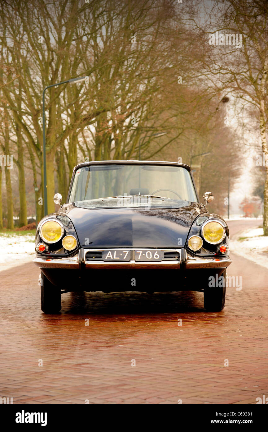 : 1964 Citroën DS 19 Décapotable convertable Stock Photo - Alamy
