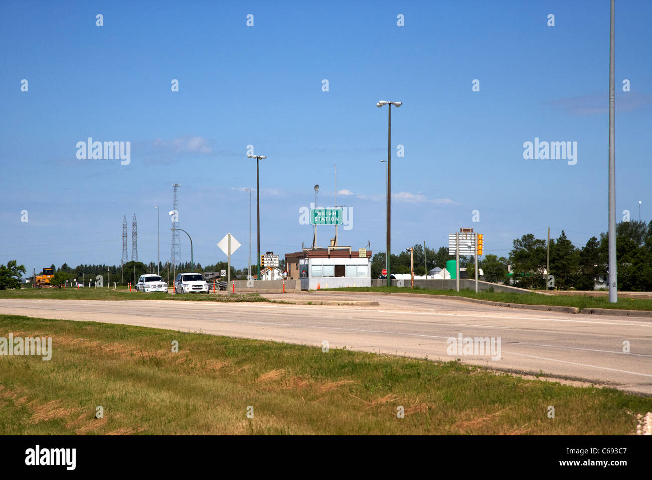 vehicle truck weigh station on trans canada highway 1 headingley Manitoba Canada Stock Photo Alamy