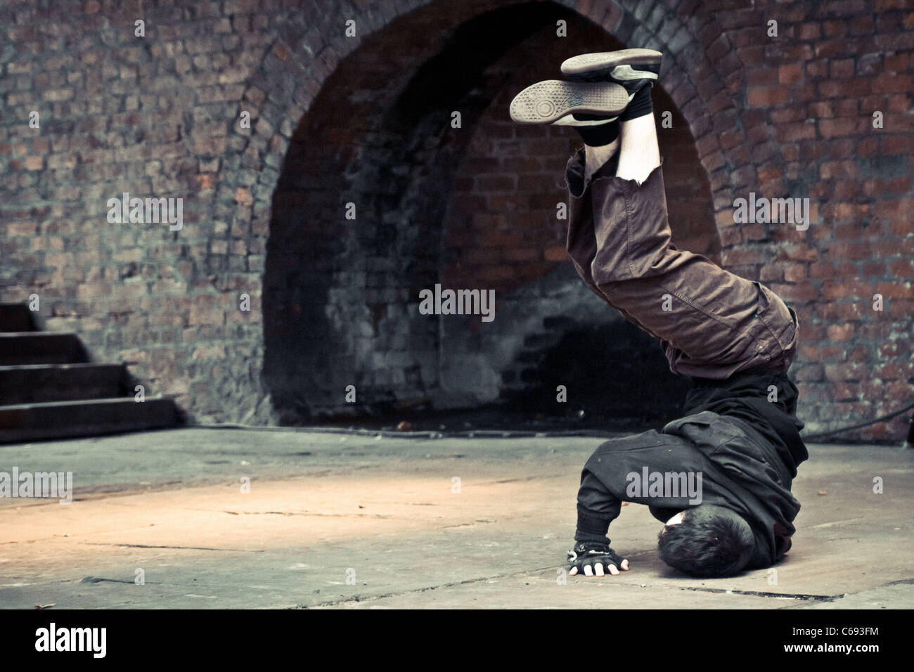 Bad Taste Cru  -Tribal Assembly- Council of the Ordinary  at Manchester Xtrax Platform 4 even. Break dancing move Stock Photo