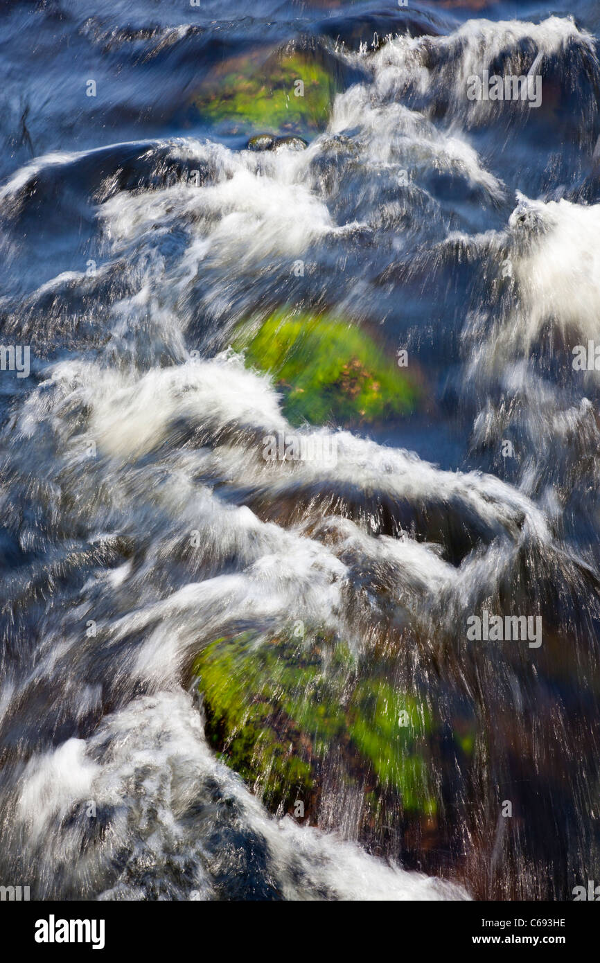 Stones underwater moving river stream hi-res stock photography and ...