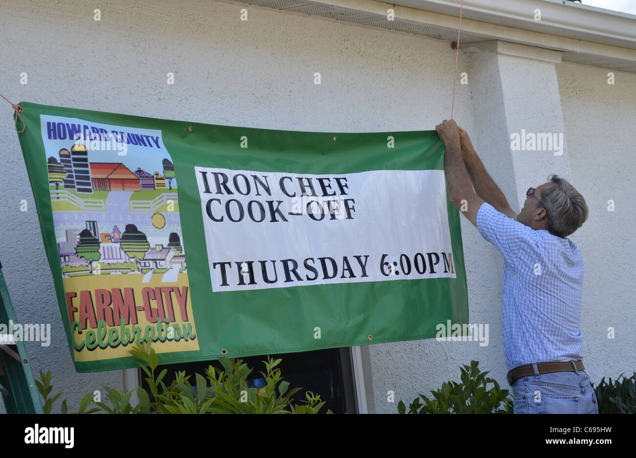 Hangs off hi-res stock photography and images - Alamy