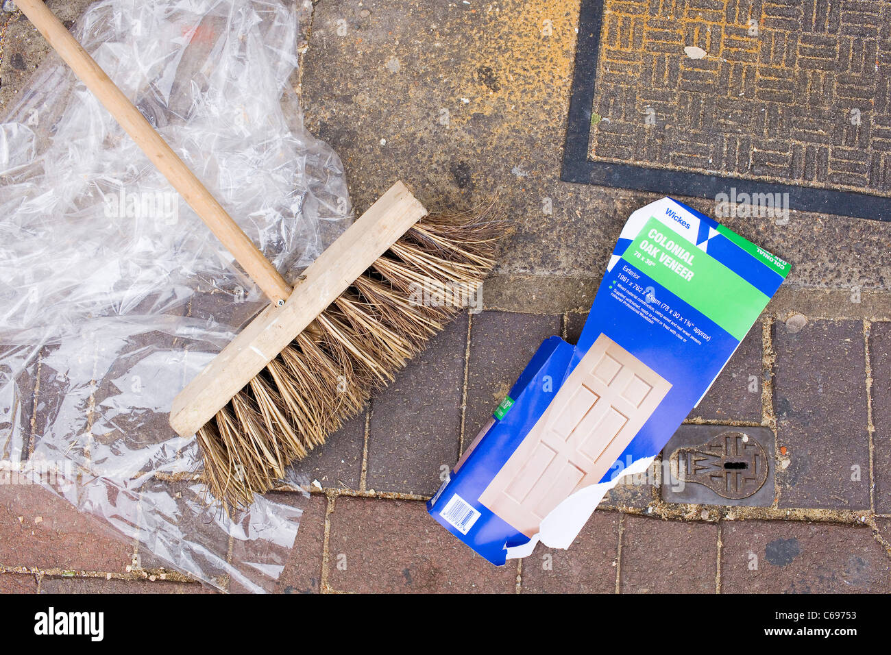 Clapham Riot Clear up after the London riot in Clapham, London Stock Photo - Alamy