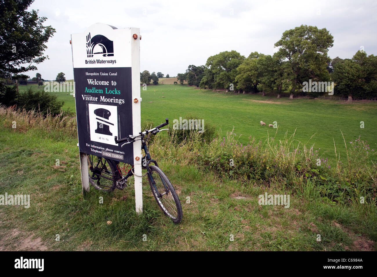 A pedal cycle parked at the Audlem Canal Locks sign Stock Photo