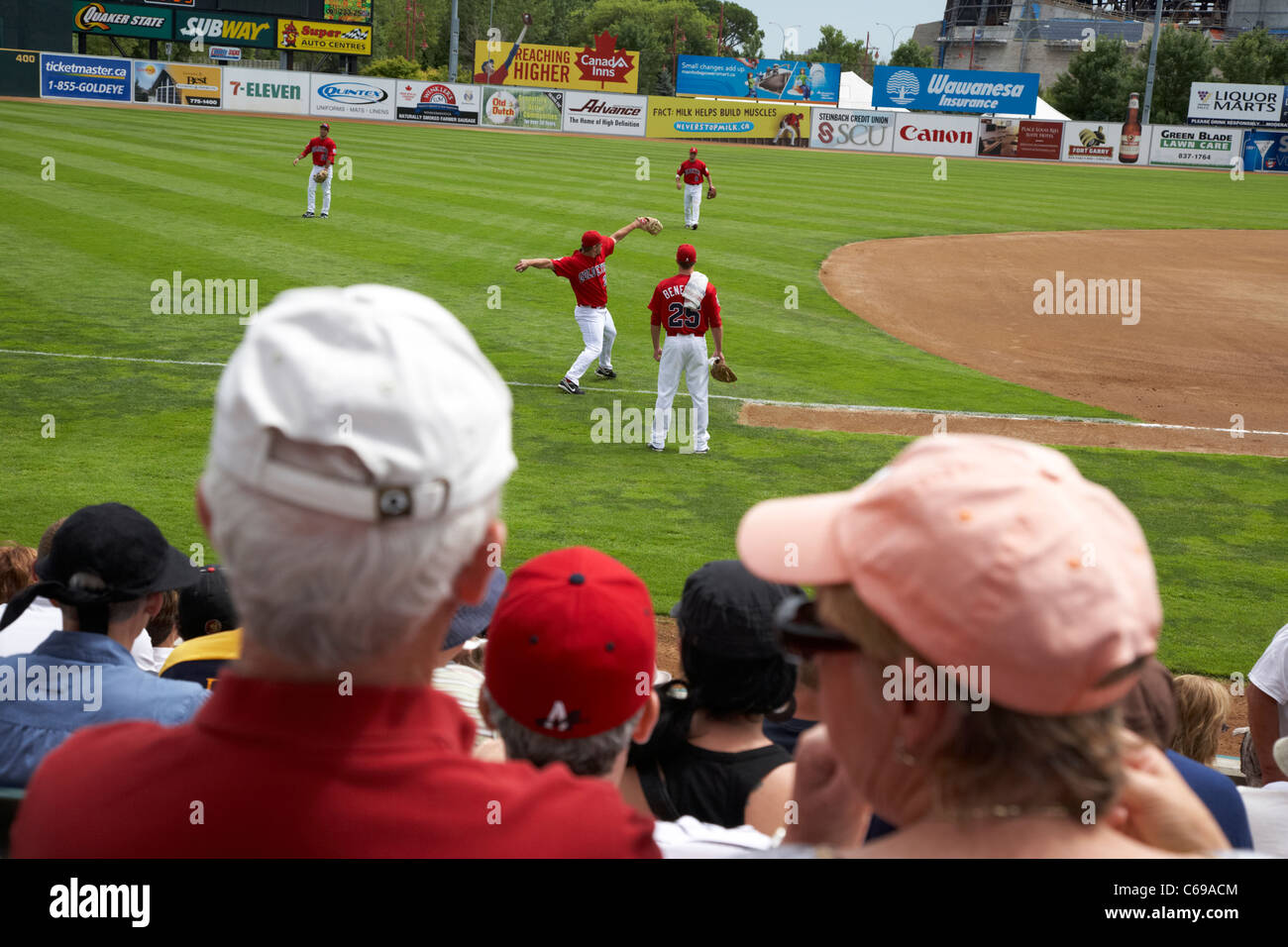 Baseball stands fans hires stock photography and images Alamy