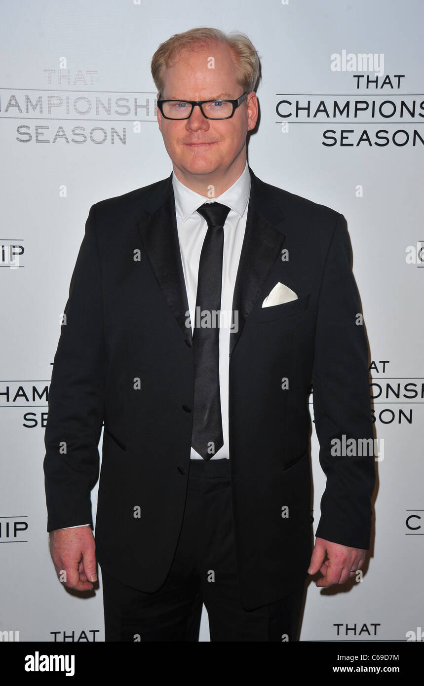 Mira: Jim Gaffigan hace las preguntas reales en 'Scooby-Doo y Guess Who?' |  Animation Magazine, image size:859x1390