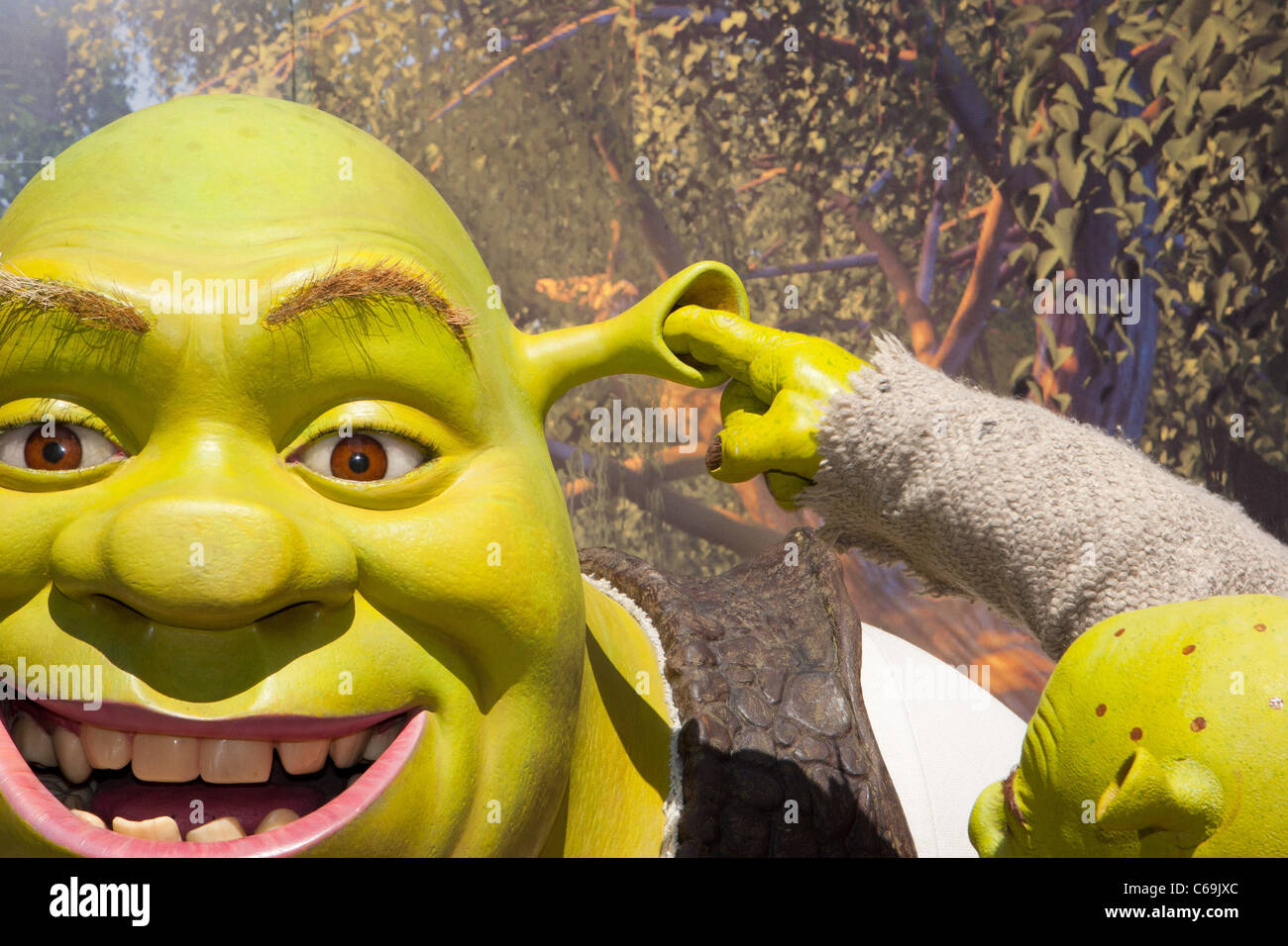 Eric Petersen in attendance for SHREK THE MUSICAL Star Visits Hollywood,  Madame Tussauds, Los Angeles, CA July 2, 2011. Photo By: Justin  Wagner/Everett Collection Stock Photo - Alamy