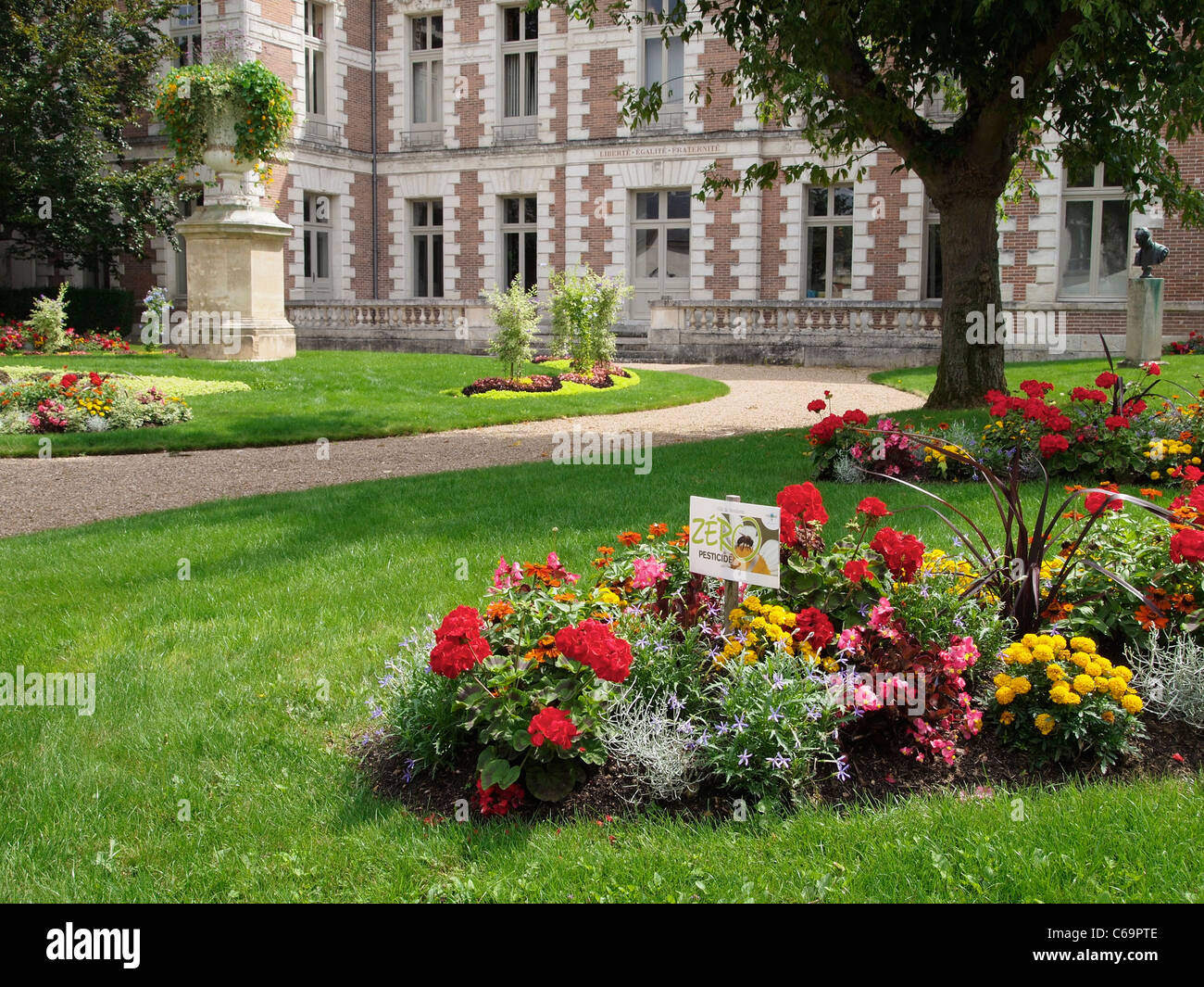 Very colourful bed of flowers with zero pesticides sign in Vendome, Loire valley, France Stock Photo