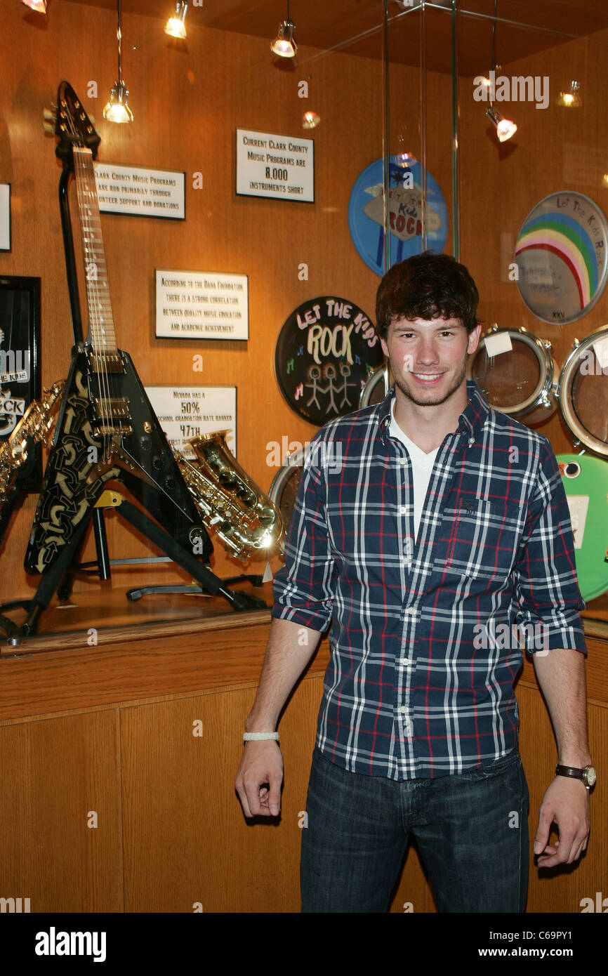 Dustin Zito at instore appearance for The Real World Las Vegas