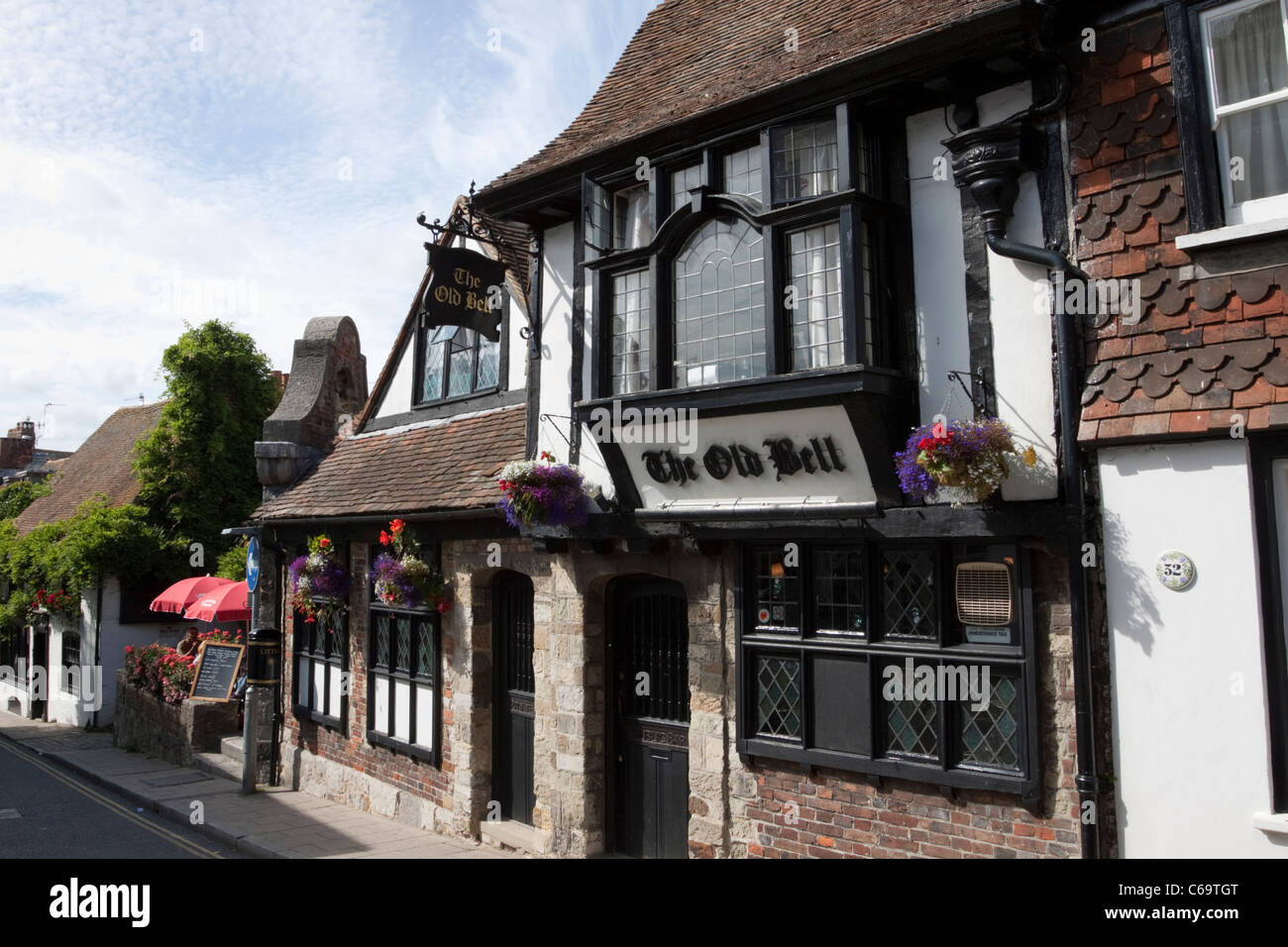 Rye old bell pub hi-res stock photography and images - Alamy