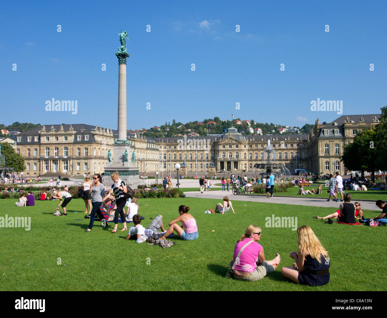 Busy summer afternoon on Schlossplatz in Stuttgart in Germany Stock ...