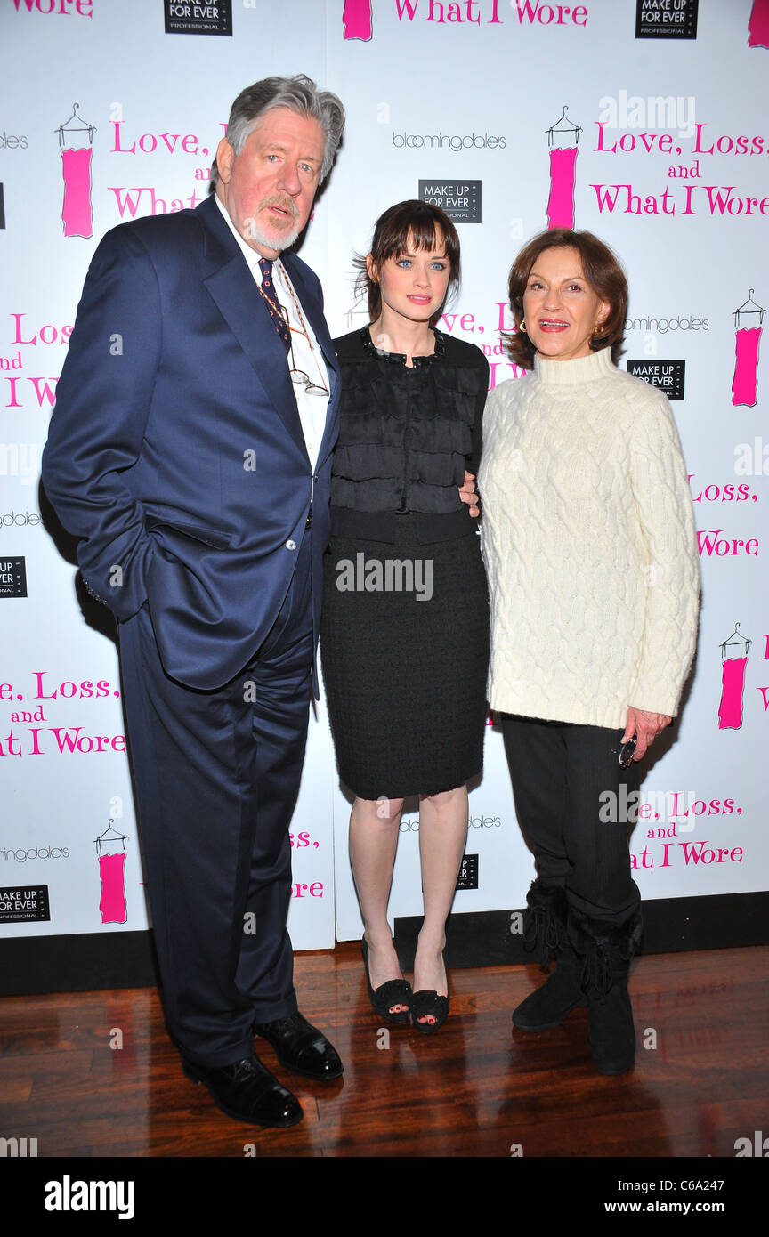 Edward Herrmann, Alexis Bledel, Kelly Bishop at the after-party for LOVE, LOSS and WHAT I WORE 500th Performance Celebration, B Stock Photo