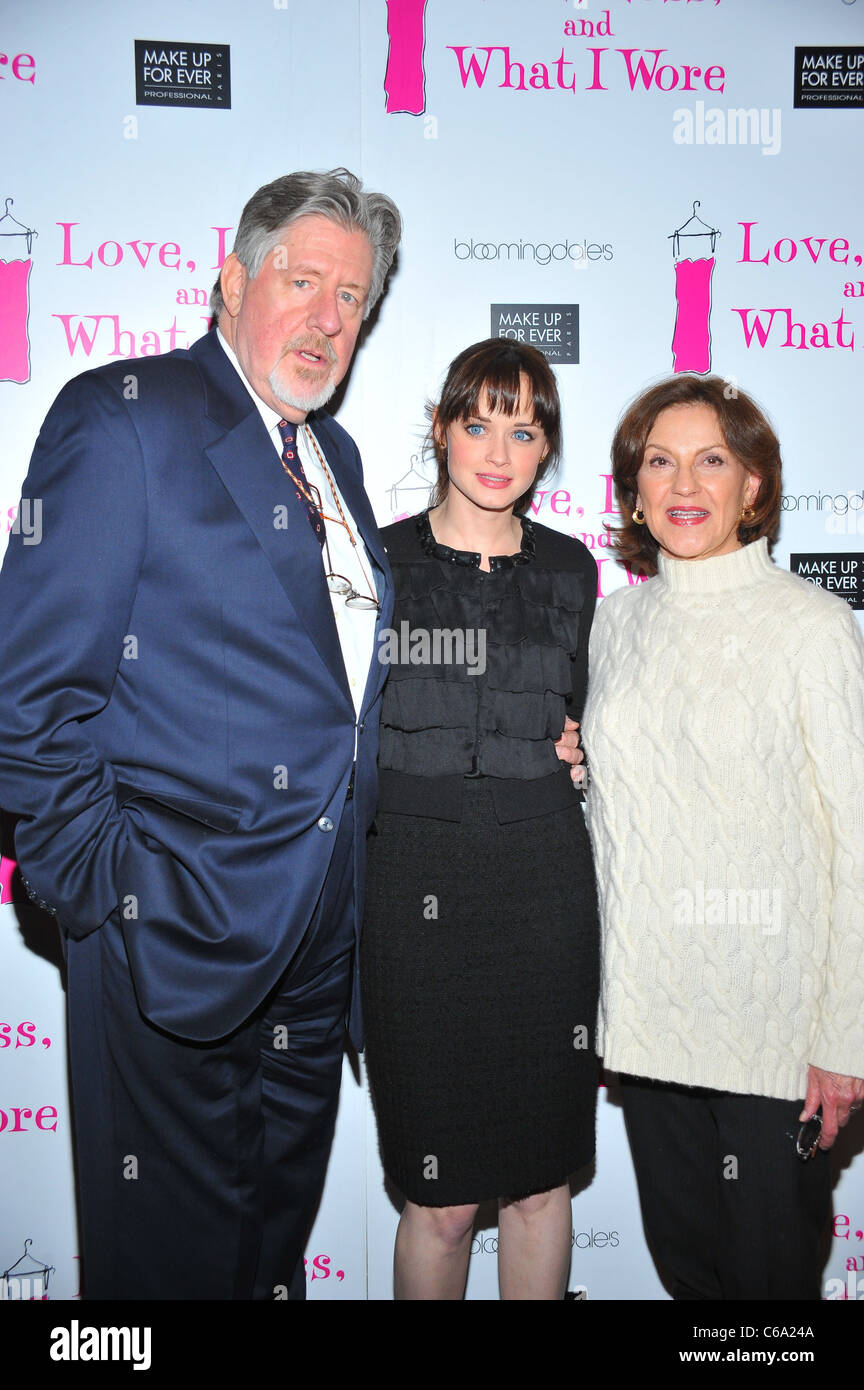 Edward Herrmann, Alexis Bledel, Kelly Bishop at the after-party for LOVE, LOSS and WHAT I WORE 500th Performance Celebration, B Stock Photo
