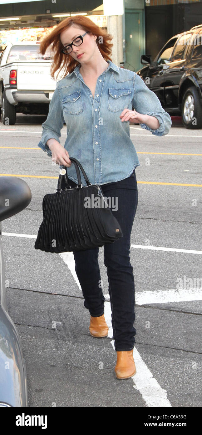 Christina Hendricks out and about with an oversized black handbag and  wearing tight jeans, cowboy boots and a denim shirt Los Stock Photo - Alamy