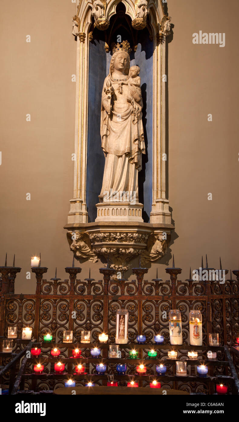 Statue mary france hi-res stock photography and images - Alamy