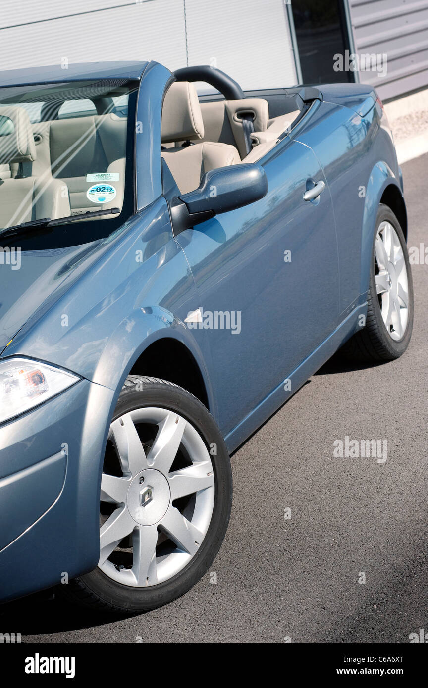 Close Up Of The Side Of 07 Renault Megane Coupe Cabriolet 150dci Stock Photo Alamy