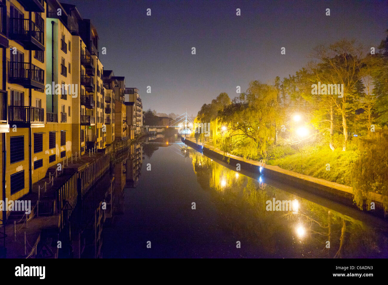 luxury flats along the River Wensum in Norwich Stock Photo