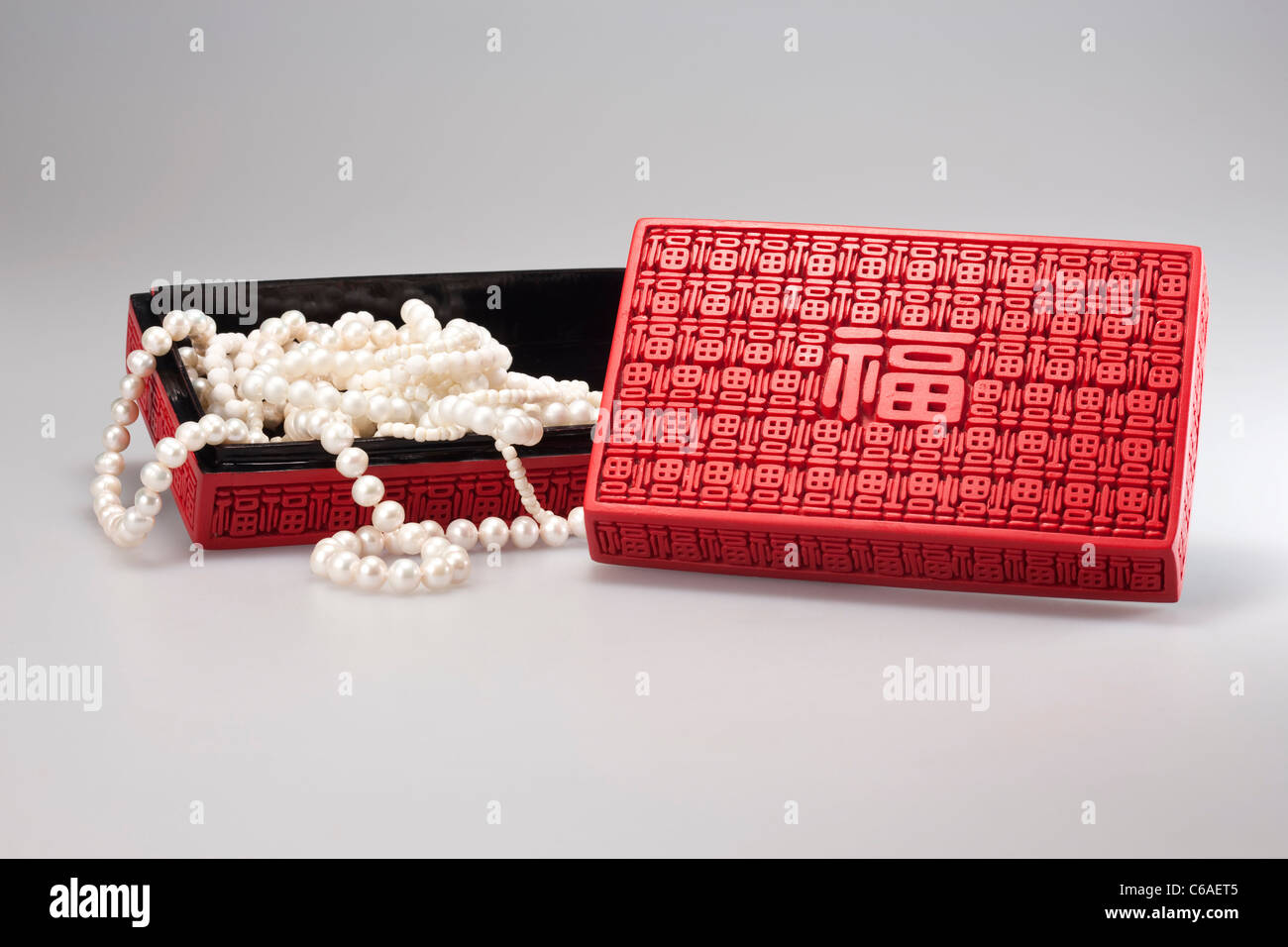 Traditional Chinese box with pearl necklace inside Stock Photo - Alamy