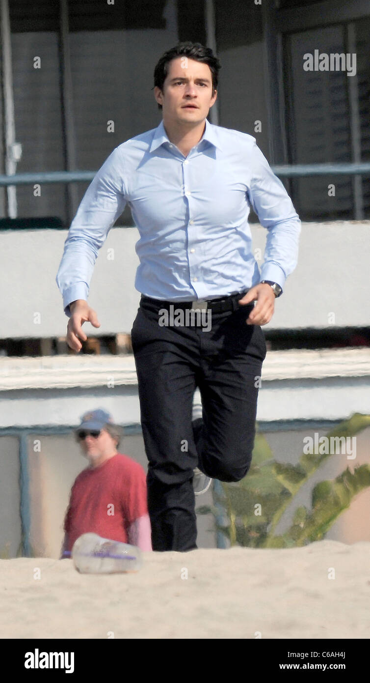 Orlando Bloom filming on the set of his new movie The Good Doctor Los Angeles California 04.02.10 Homero Tercero Stock Photo Alamy