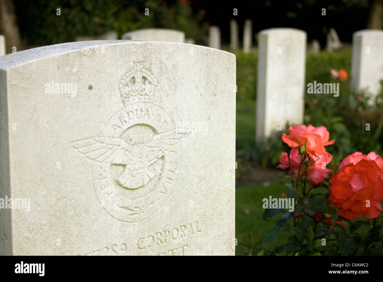 RAF gravestone, Gunnersbury cemetery, west London Stock Photo Alamy