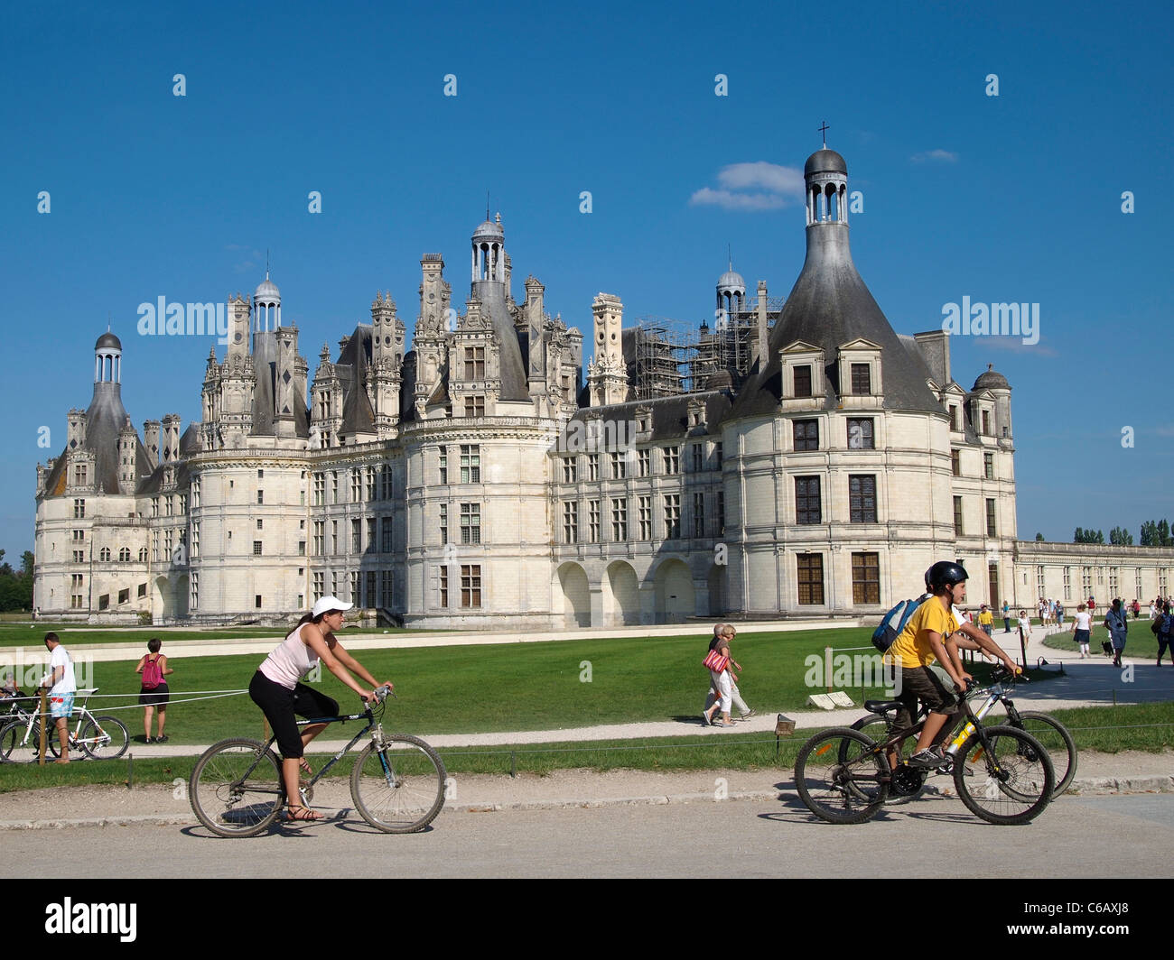 Recreational cyclists at Chateau Royal de Chambord, Loire valley, France Stock Photo