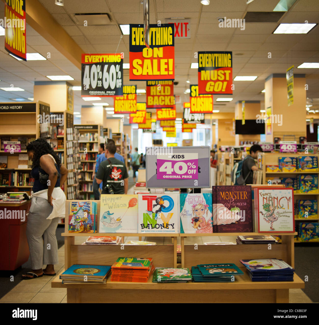 The Borders bookstore at Penn Plaza in New York Stock Photo - Alamy