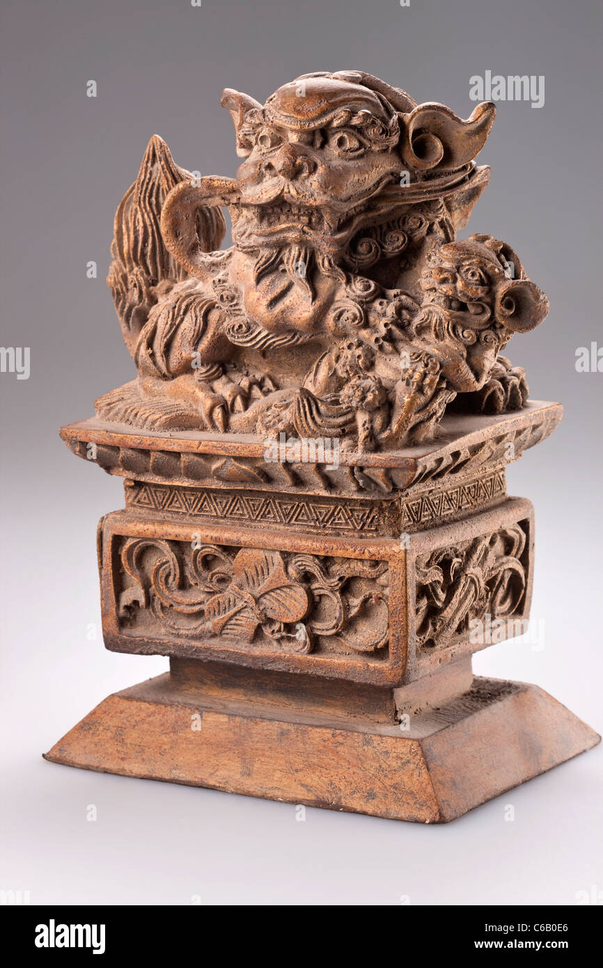 Traditional Chinese lion statue Stock Photo Alamy